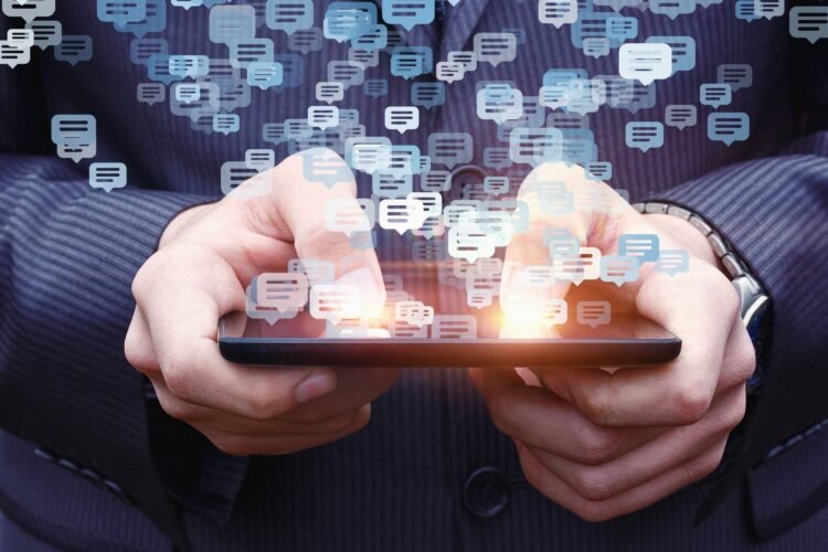 SMS em massa, como enviar? Descubra neste post! - Converse Telecom